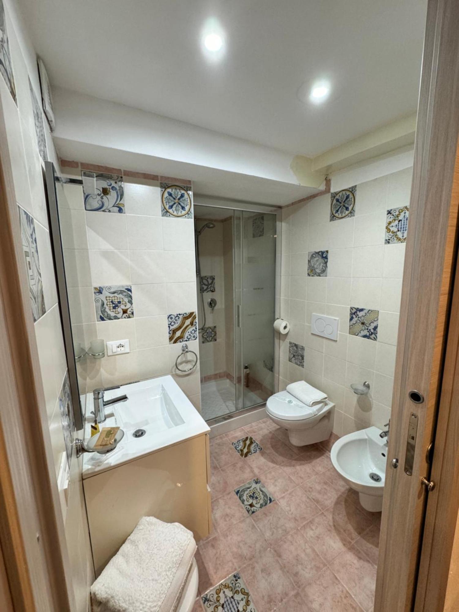 Taorminas Sun Central Boutique Guesthouse & Suites 3*
